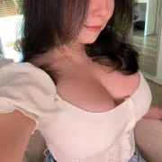 Sadie photo 6 in Abu Dhabi: 28 years old, european, regular, black hair, 165 cm, 56 kg, B bust