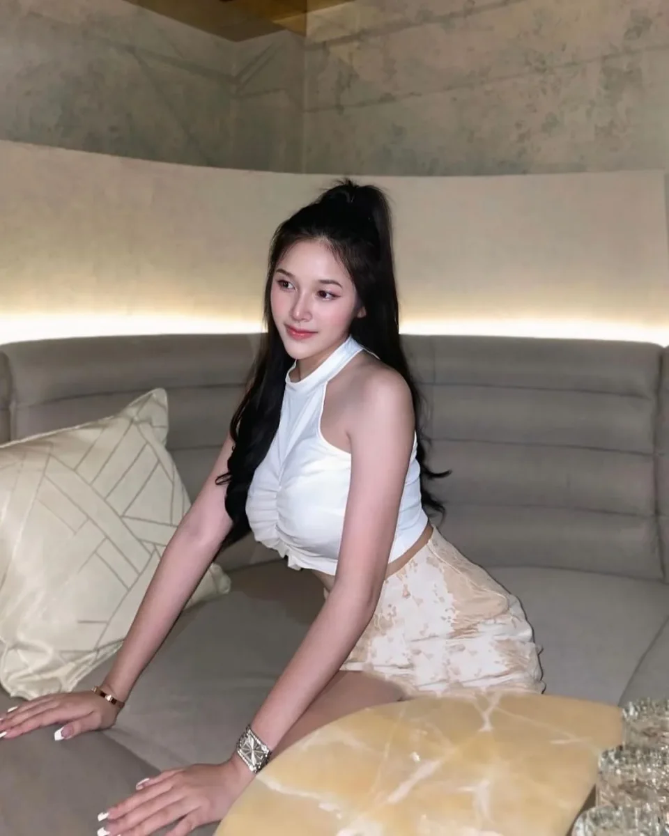 Jannie photo 3 in Sharjah: 23 years old, slim, black hair, 165 cm, 51 kg, C bust