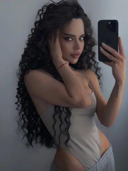 Elody photo 4 in Abu Dhabi: 25 years old, slim, black hair, 169 cm, 55 kg, C bust
