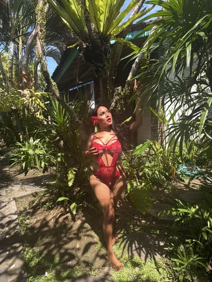 Jaclyn photo 1 in Sharjah: 20 years old, asian, slim, black hair, 157 cm, 50 kg, D bust