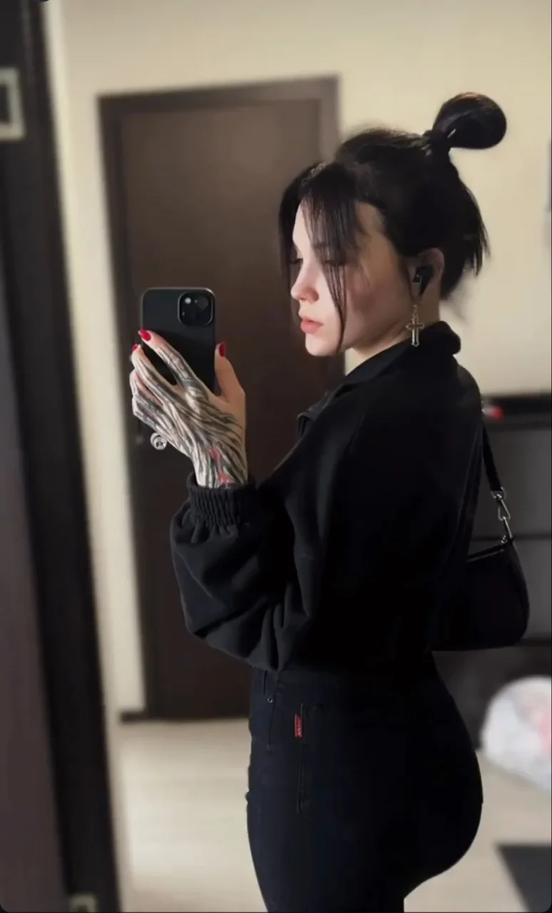 Shania photo 2 in Dubai: 25 years old, arab, slim, black hair, 163 cm, 58 kg, A bust