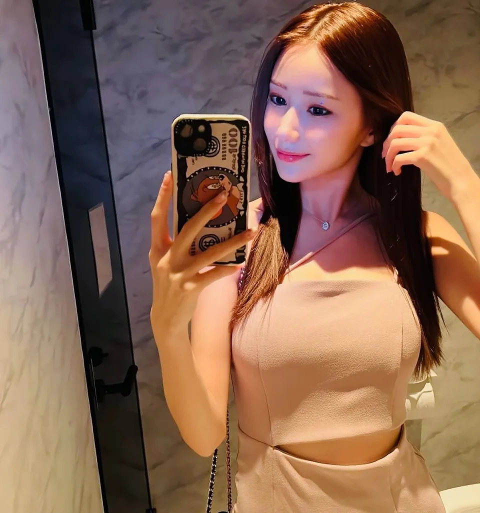 Miracle photo 3 in Dubai: 23 years old, arab, slim, black hair, 165 cm, 50 kg, A bust