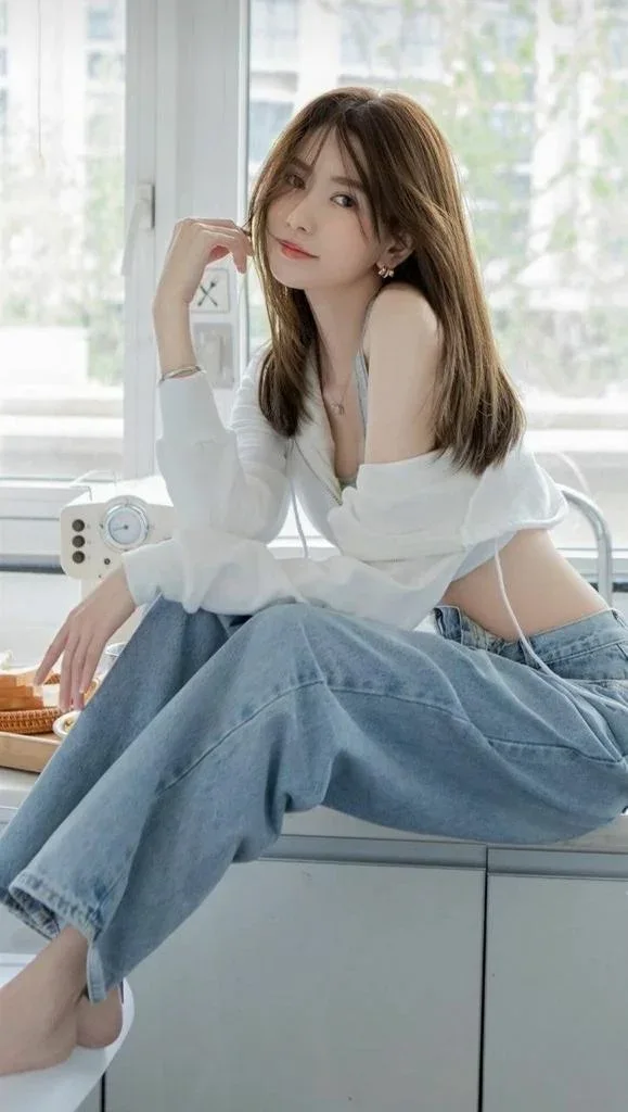 Bonnie photo 2 in Abu Dhabi: 25 years old, slim, black hair, 165 cm, 53 kg, C bust