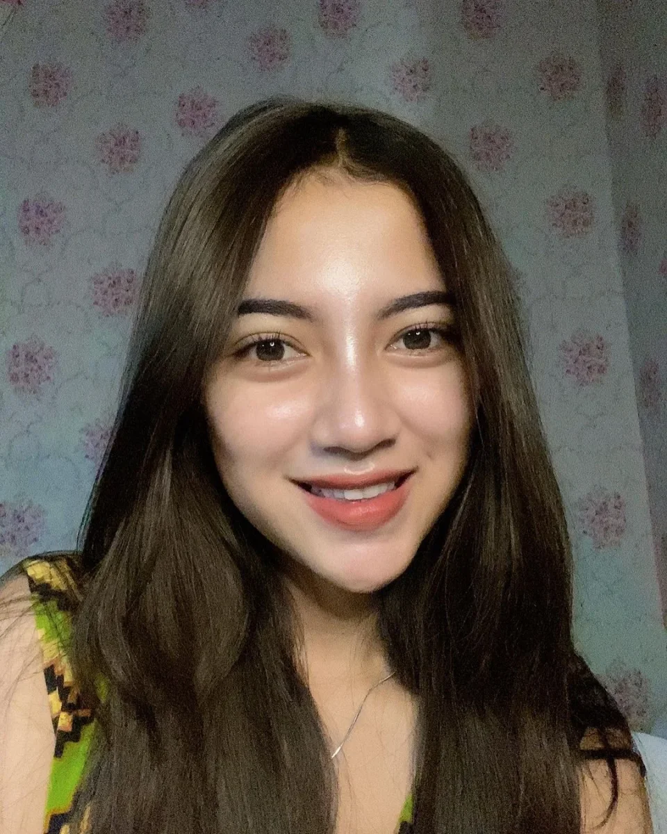 Alejandra photo 5 in Abu Dhabi: 26 years old, asian, slim, brown hair, 166 cm, 50 kg, A bust