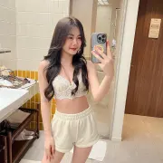 Noemi photo 2 in Abu Dhabi: 23 years old, asian, slim, black hair, 165 cm, 50 kg, C bust