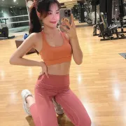 Noemi photo 3 in Abu Dhabi: 23 years old, asian, slim, black hair, 165 cm, 50 kg, C bust