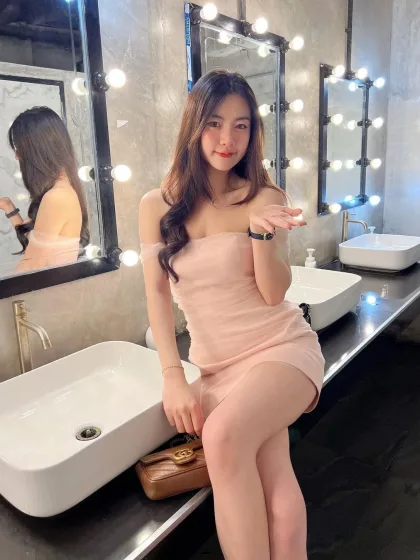Noemi photo 6 in Abu Dhabi: 23 years old, asian, slim, black hair, 165 cm, 50 kg, C bust