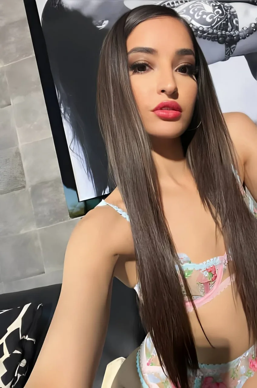 Idell photo 8 in Dubai: 25 years old, european, regular, black hair, 165 cm, 60 kg, C bust