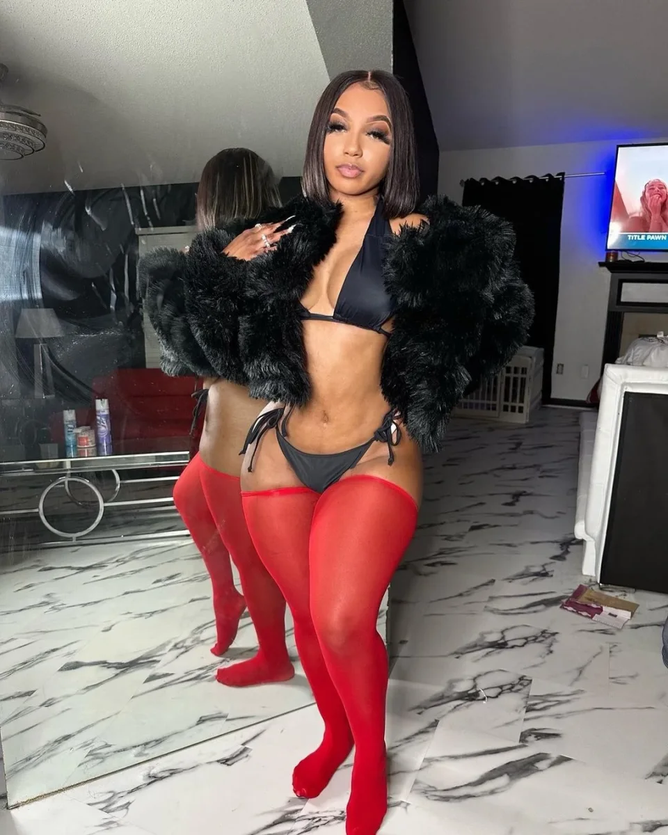 Alicia photo 2 in Abu Dhabi: 29 years old, latina, slim, black hair, 175 cm, 73 kg, A bust