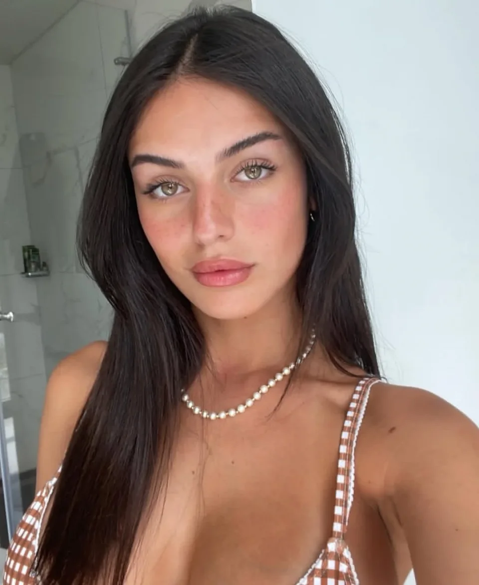 Antoinette photo 3 in Ajman: 22 years old, european, slim, black hair, 170 cm, 55 kg, B bust
