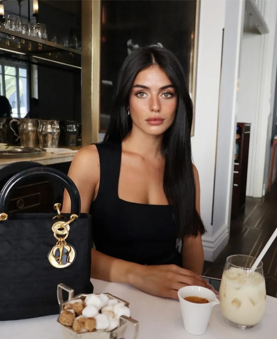Antoinette photo 4 in Ajman: 22 years old, european, slim, black hair, 170 cm, 55 kg, B bust