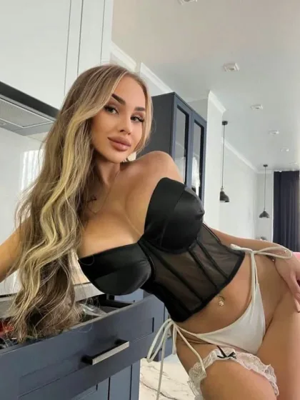 Kira photo 4 in Al Ain: 25 years old, regular, blonde hair, 168 cm, 50 kg, D bust