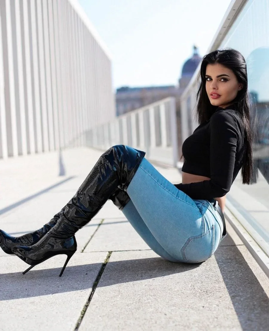 River photo 3 in Ajman: 21 years old, european, slim, brown hair, 168 cm, 53 kg, B bust