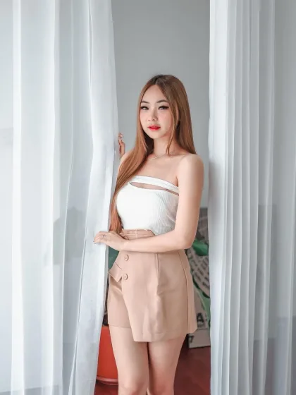 Isabel photo 5 in Abu Dhabi: 20 years old, slim, black hair, 165 cm, 55 kg, B bust