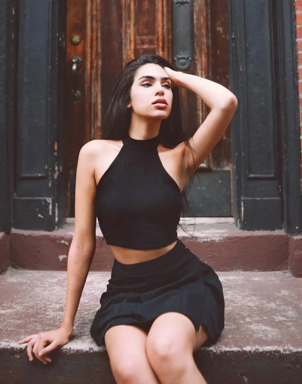 Keira photo 1 in Dubai: 23 years old, slim, black hair, 170 cm, 55 kg, B bust