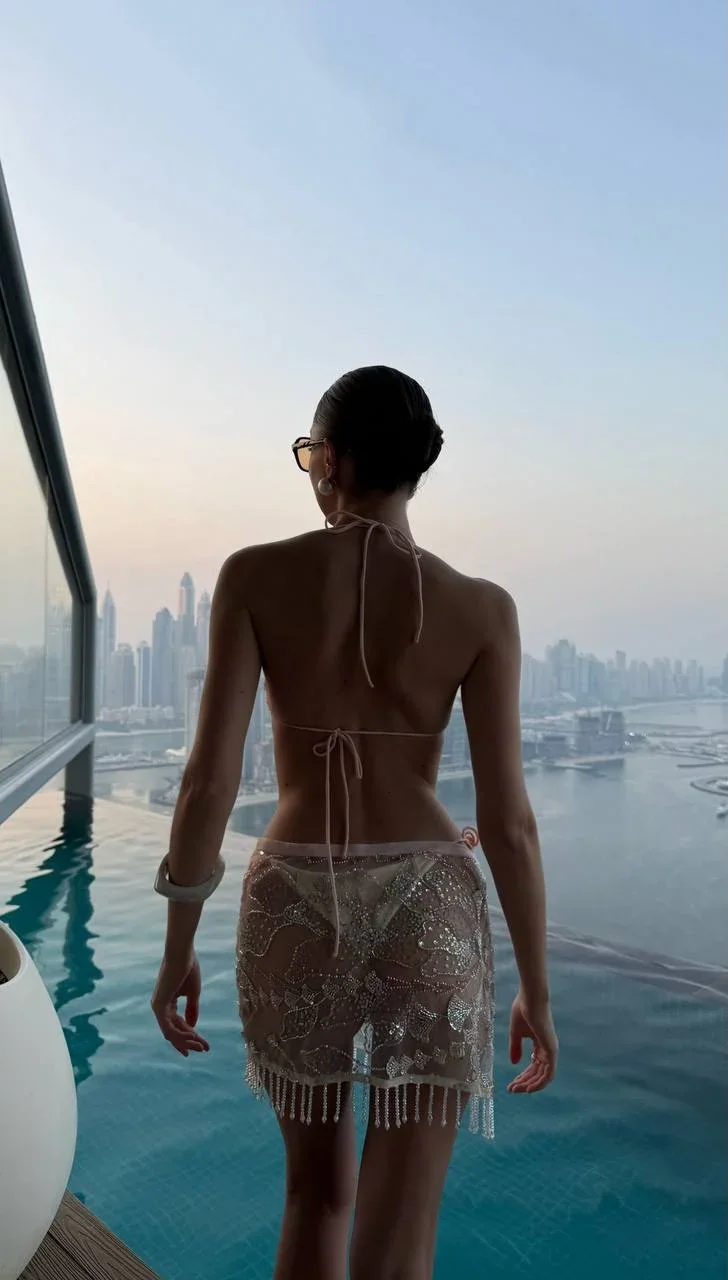 Kristy photo 2 in Sharjah: 27 years old, arab, slim, black hair, 167 cm, 54 kg, B bust