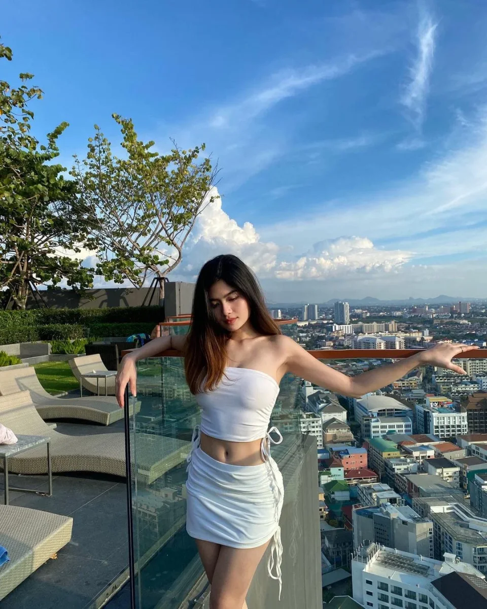 Mariam photo 8 in Sur: 26 years old, slim, black hair, 167 cm, 60 kg, C bust