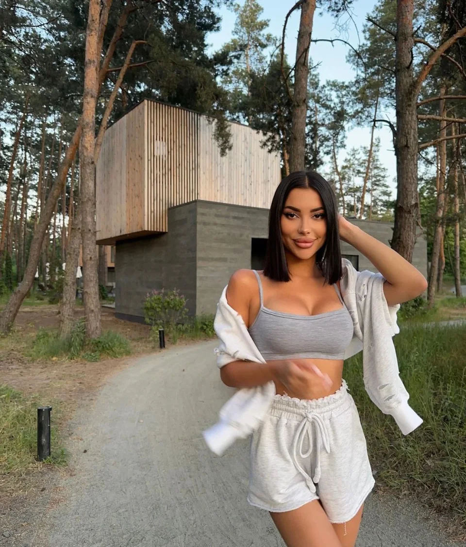 Adalyn photo 6 in Al Khaburah: 24 years old, arab, regular, black hair, 175 cm, 53 kg, C bust
