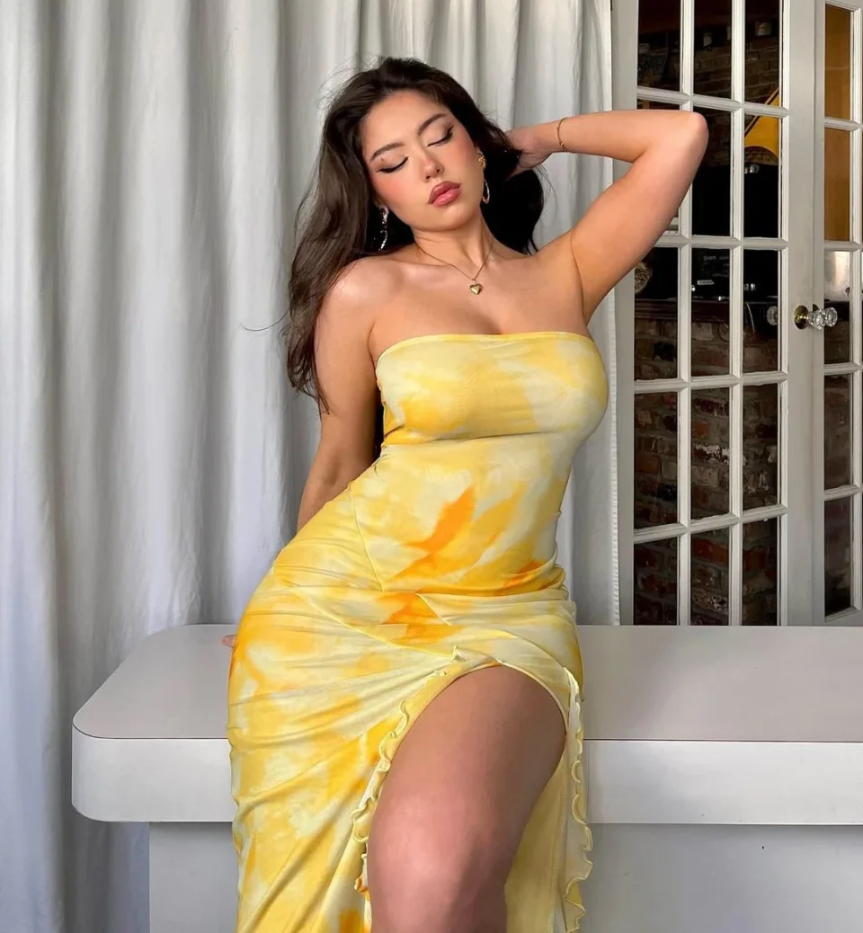 Reem photo 6 in Greater Muscat: 22 years old, arab, regular, black hair, 170 cm, 54 kg, C bust