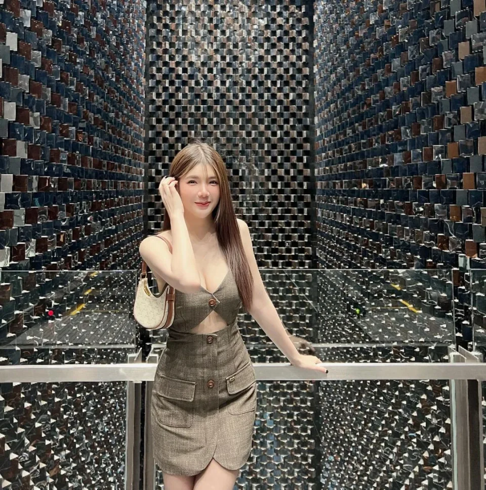 Siriporn photo 6 in Chiang Mai: 32 years old, european, slim, blonde hair, 170 cm, 50 kg, C bust