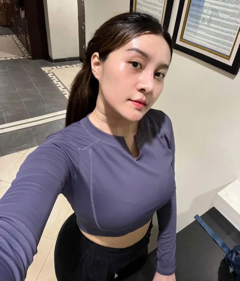 Vivien photo 1 in Hong Kong: 20 years old, slim, blonde hair, 160 cm, 49 kg, B bust