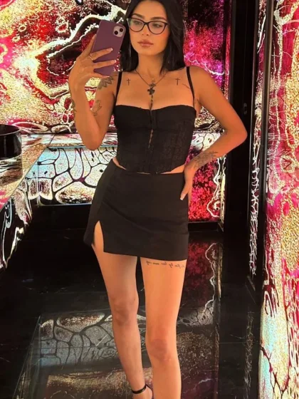Adelaide photo 2 in Al Amrat: 21 years old, arab, slim, black hair, 170 cm, 54 kg, C bust