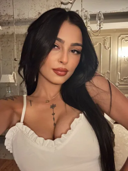 Adelaide photo 3 in Al Amrat: 21 years old, arab, slim, black hair, 170 cm, 54 kg, C bust