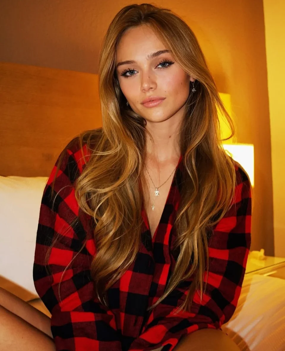 Aida photo 4 in Sur: 20 years old, european, slim, blonde hair, 170 cm, 51 kg, B bust