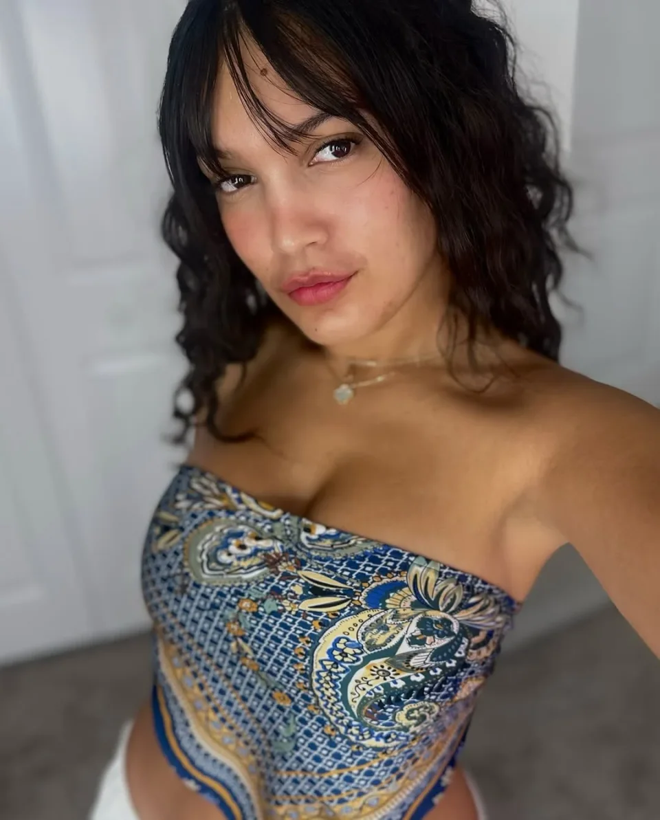 Alison photo 1 in Thalang: 26 years old, european, slim, black hair, 160 cm, 57 kg, B bust