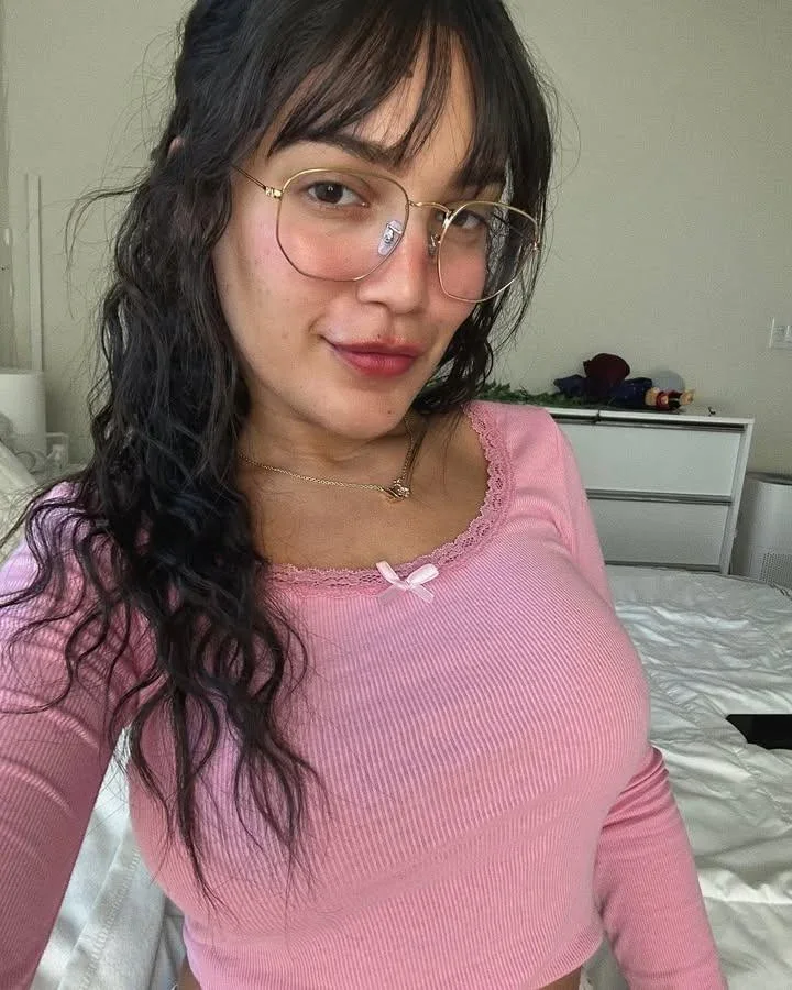 Alison photo 3 in Thalang: 26 years old, european, slim, black hair, 160 cm, 57 kg, B bust