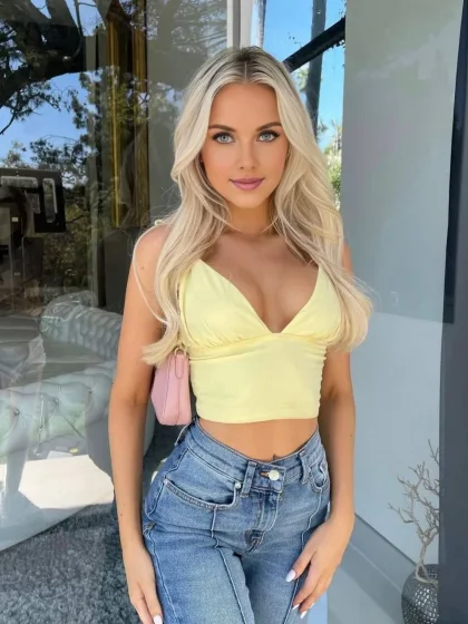Alma photo 2 in Umm al-Quwain: 32 years old, slim, blonde hair, 169 cm, 52 kg, C bust