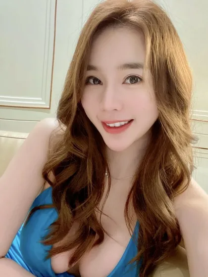 Anna photo 3 in Sohar: 26 years old, slim, black hair, 169 cm, 50 kg, C bust