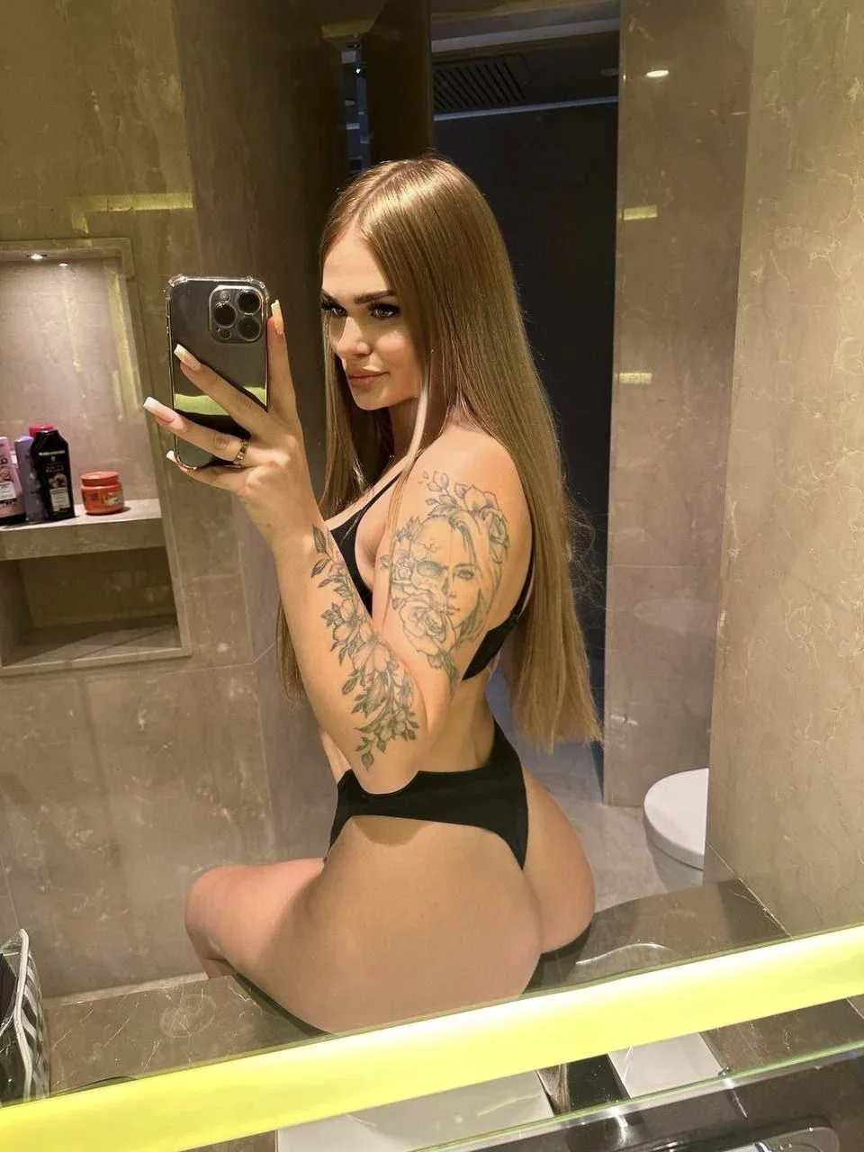 Arlette photo 5 in Nizwa: 27 years old, european, slim, brown hair, 167 cm, 54 kg, B bust