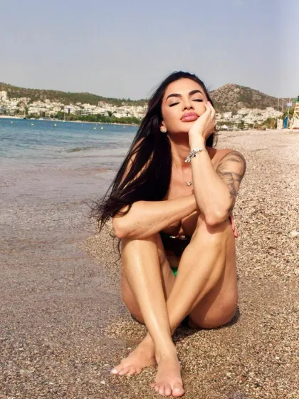 Astrid photo 2 in Ar Rustaq: 23 years old, european, regular, black hair, 167 cm, 52 kg, B bust