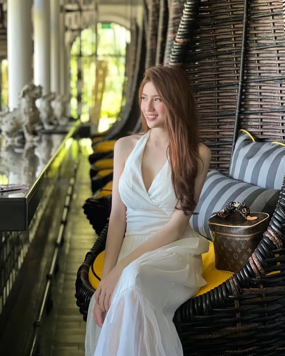 Calista photo 9 in Greater Muscat: 24 years old, asian, slim, black hair, 169 cm, 50 kg, D bust