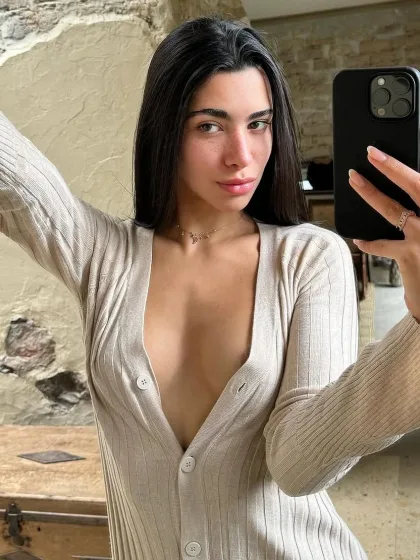 Clementine photo 1 in Jaalan Bani Bu Ali: 21 years old, arab, slim, black hair, 170 cm, 54 kg, B bust