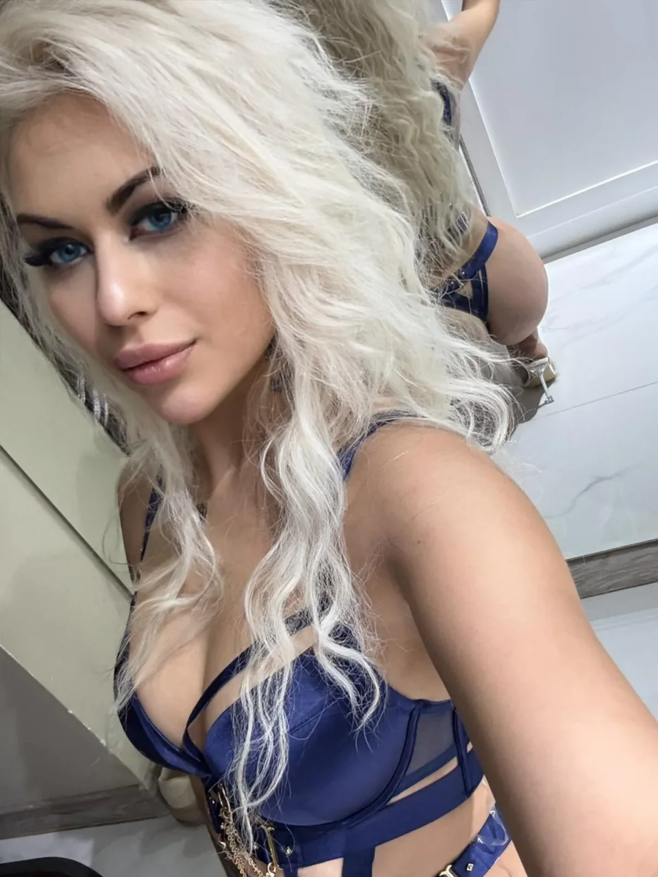 Colette photo 10 in Al Musanaah: 25 years old, european, regular, blonde hair, 170 cm, 55 kg, C bust