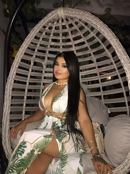 Daphne photo 3 in Surat Thani: 22 years old, arab, slim, black hair, 175 cm, 62 kg, C bust