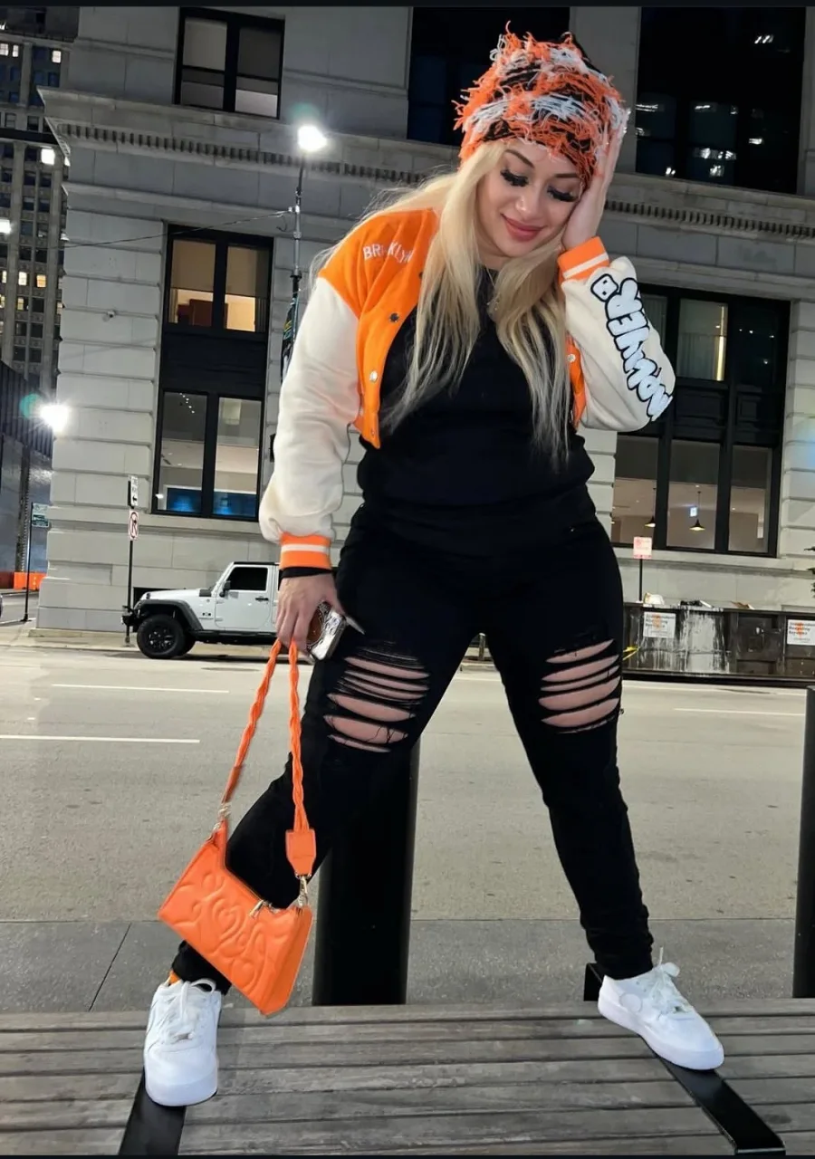 Dora photo 2 in Madinat Zayed: 25 years old, european, curvy, black hair, 170 cm, 82 kg, C bust