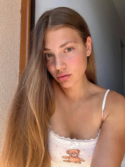 Eileen photo 6 in As Seeb: 20 years old, european, slim, brown hair, 170 cm, 60 kg, B bust