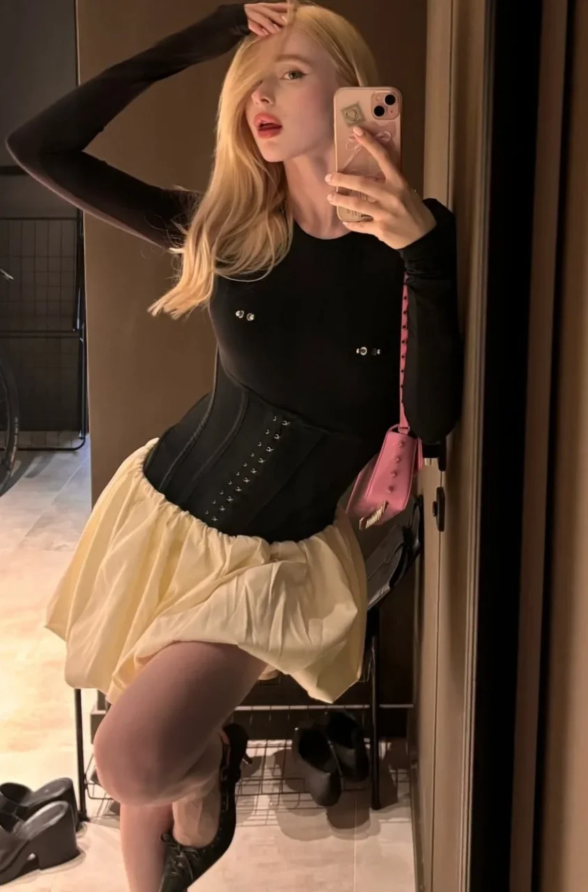 Eliana photo 6 in Salalah: 30 years old, slim, blonde hair, 170 cm, 50 kg, B bust