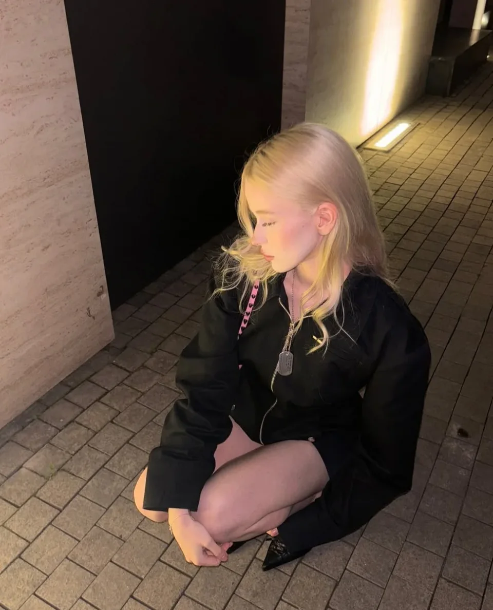 Eliana photo 7 in Salalah: 30 years old, slim, blonde hair, 170 cm, 50 kg, B bust
