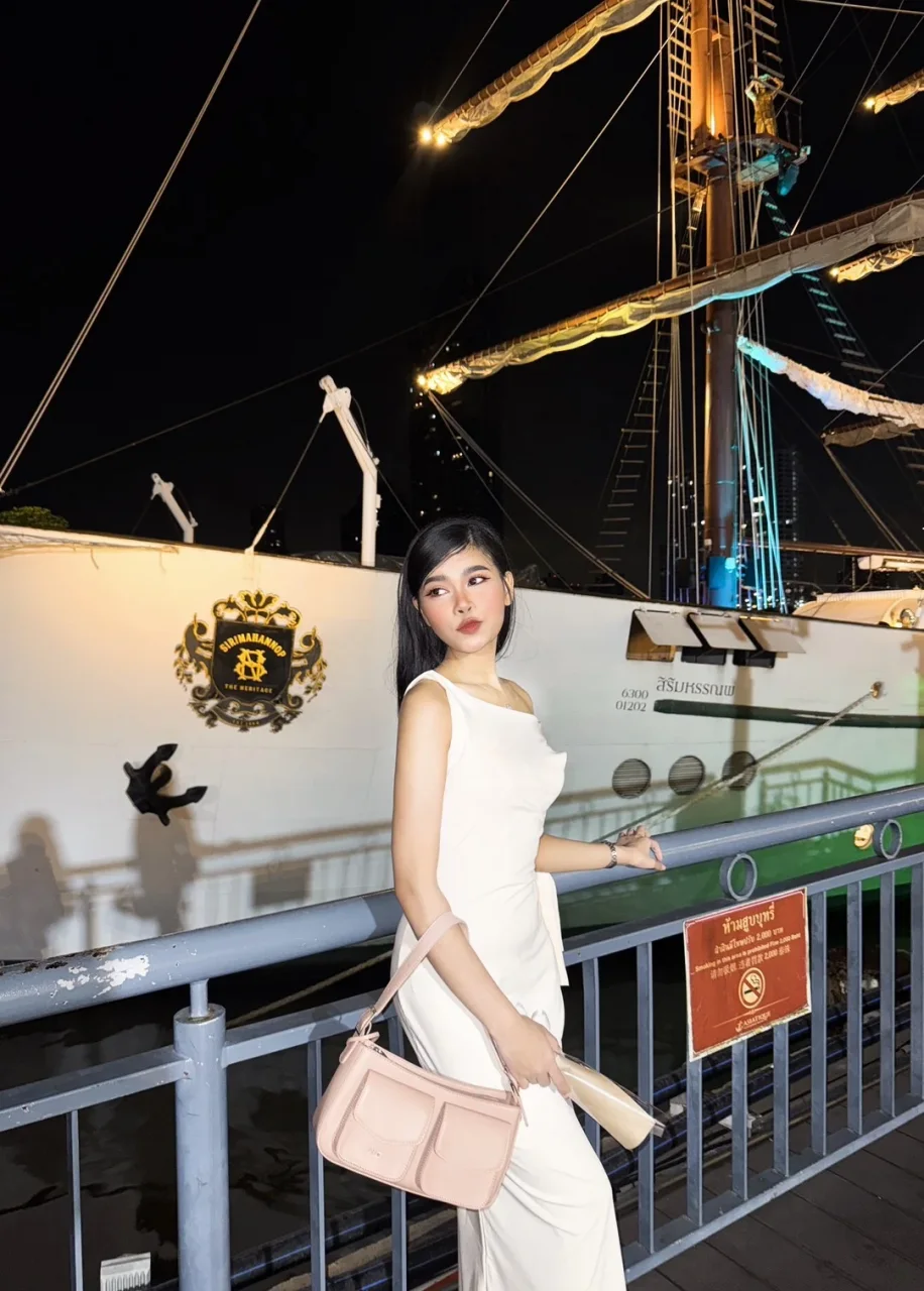 Ella photo 1 in Barka: 22 years old, asian, slim, black hair, 158 cm, 48 kg, B bust