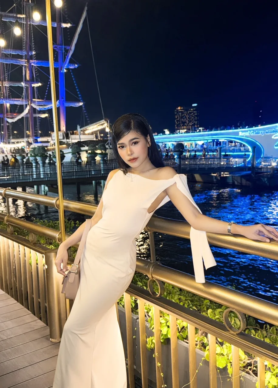 Ella photo 4 in Barka: 22 years old, asian, slim, black hair, 158 cm, 48 kg, B bust