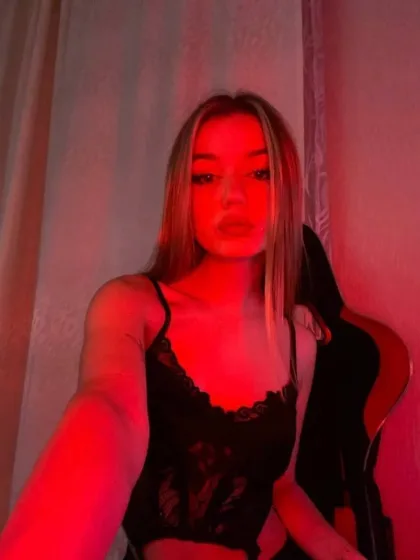 Emmeline photo 1 in Nizwa: 20 years old, arab, slim, blonde hair, 165 cm, 49 kg, B bust