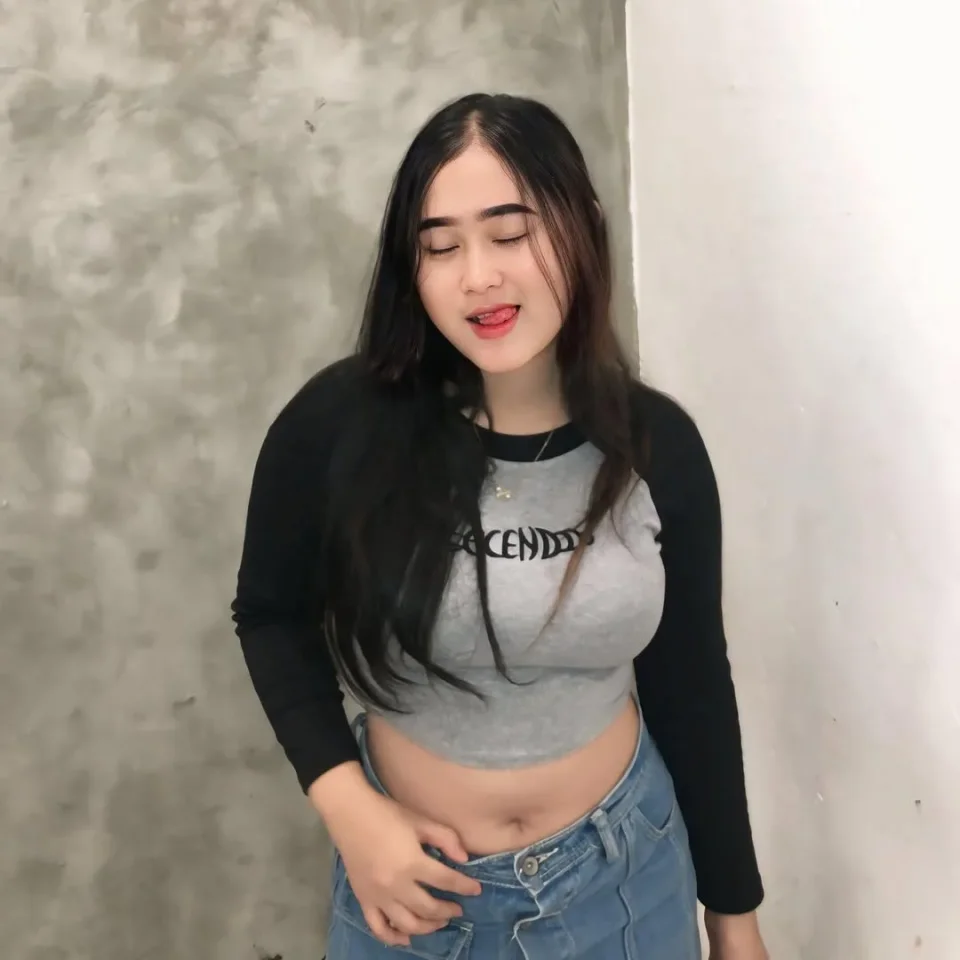 Elna photo 1 in Dubai: 22 years old, asian, slim, black hair, 162 cm, 54 kg, C bust