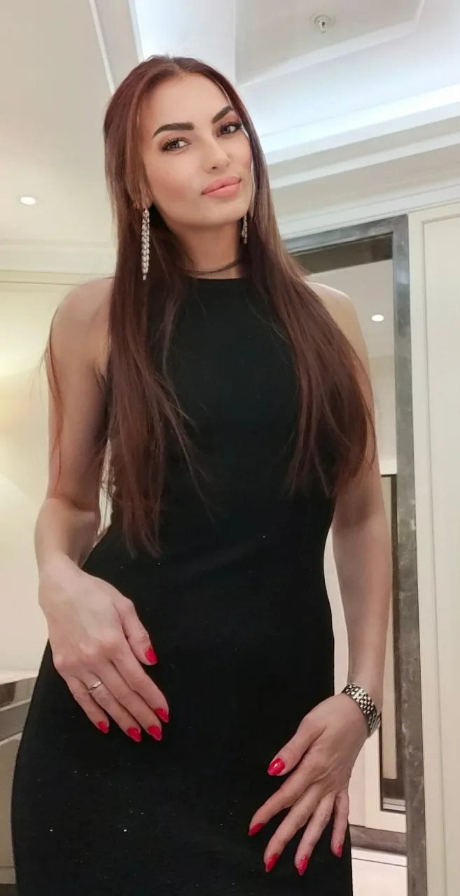 Florine photo 10 in Al Ain: 20 years old, european, slim, brown hair, 168 cm, 53 kg, A bust