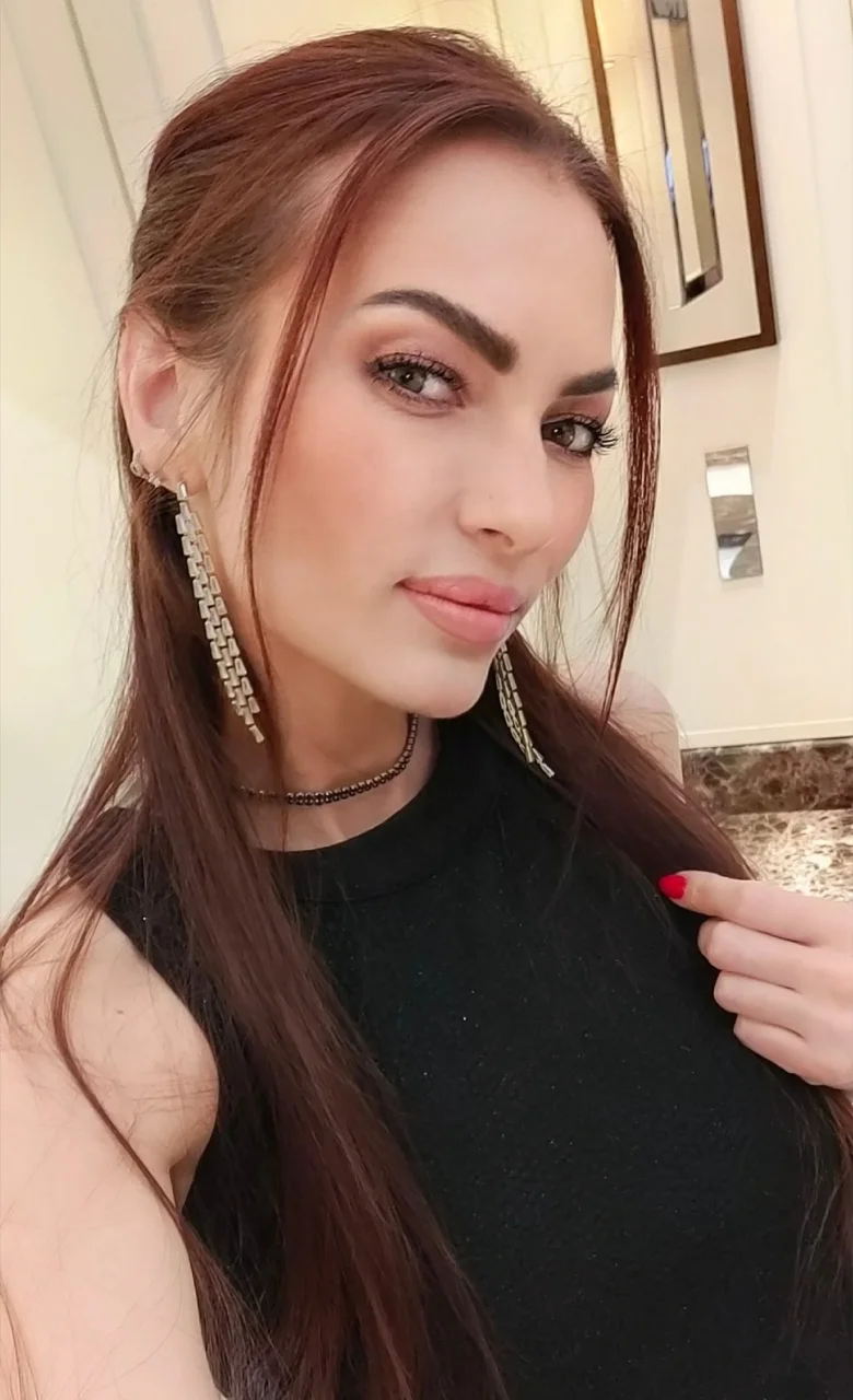 Florine photo 8 in Al Ain: 20 years old, european, slim, brown hair, 168 cm, 53 kg, A bust