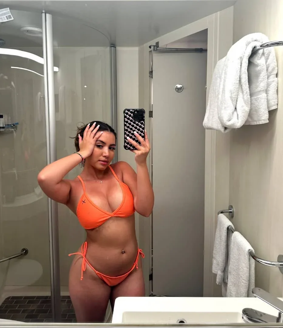Genevieve photo 3 in Dibba Fujairah: 27 years old, european, regular, black hair, 171 cm, 60 kg, A bust