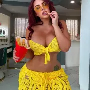 Gianna photo 2 in Al-Ruwais: 22 years old, curvy, red hair, 175 cm, 70 kg, C bust
